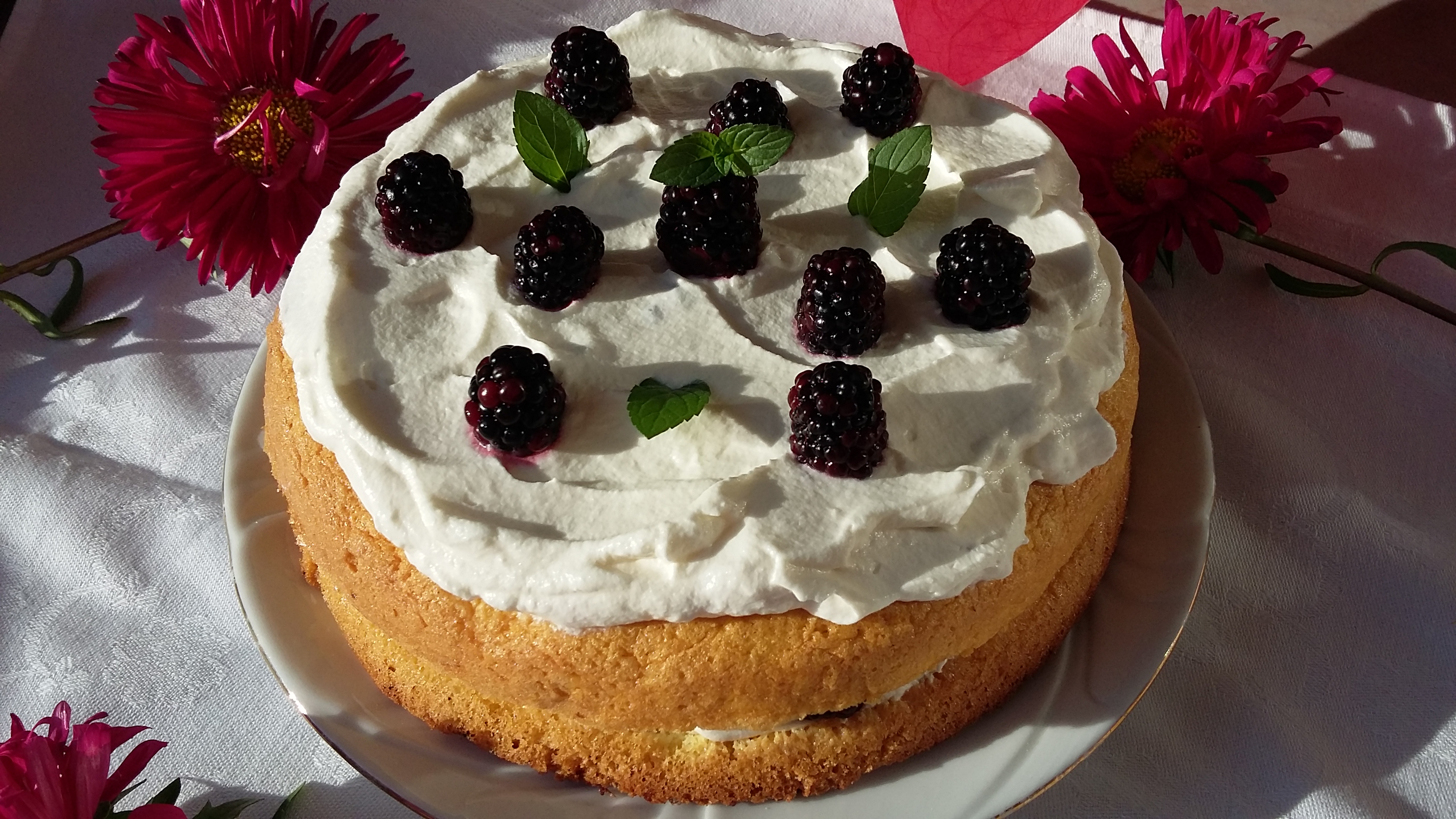 Tort cu mure si crema mascarpone