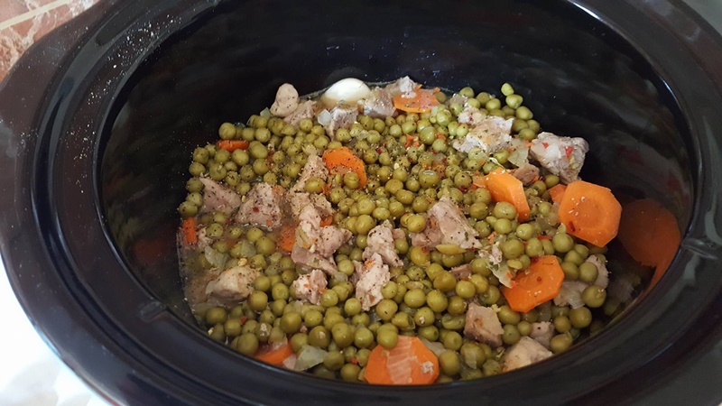 Mazare cu carne de porc la slow cooker Crock-Pot