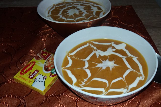 Supa crema de dovleac pentru Halloween