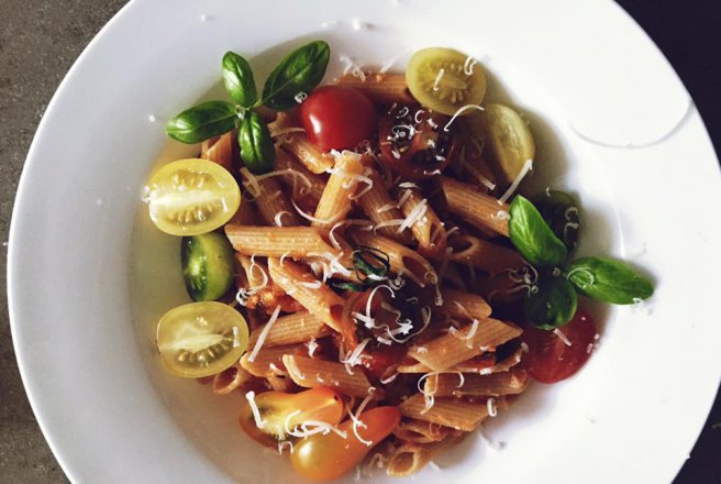 Penne in sos de Parmezan si rosii proaspete