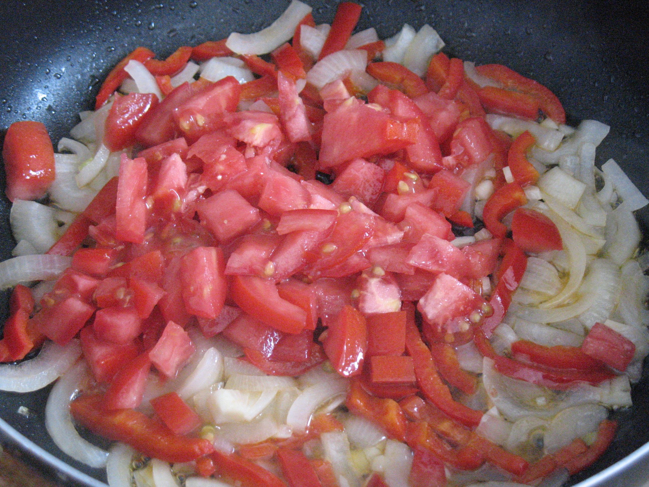 Reteta delicioasa de plachie de peste cu usturoi si legume