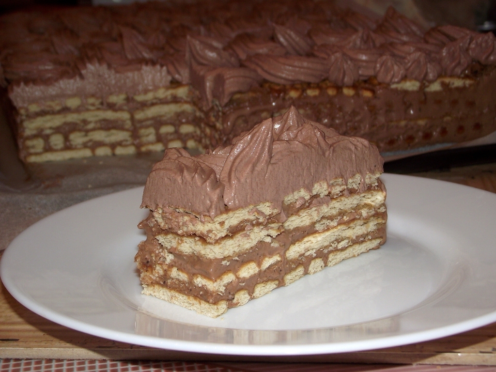 Desert tort de biscuiti cu crema de mascarpone si finetti