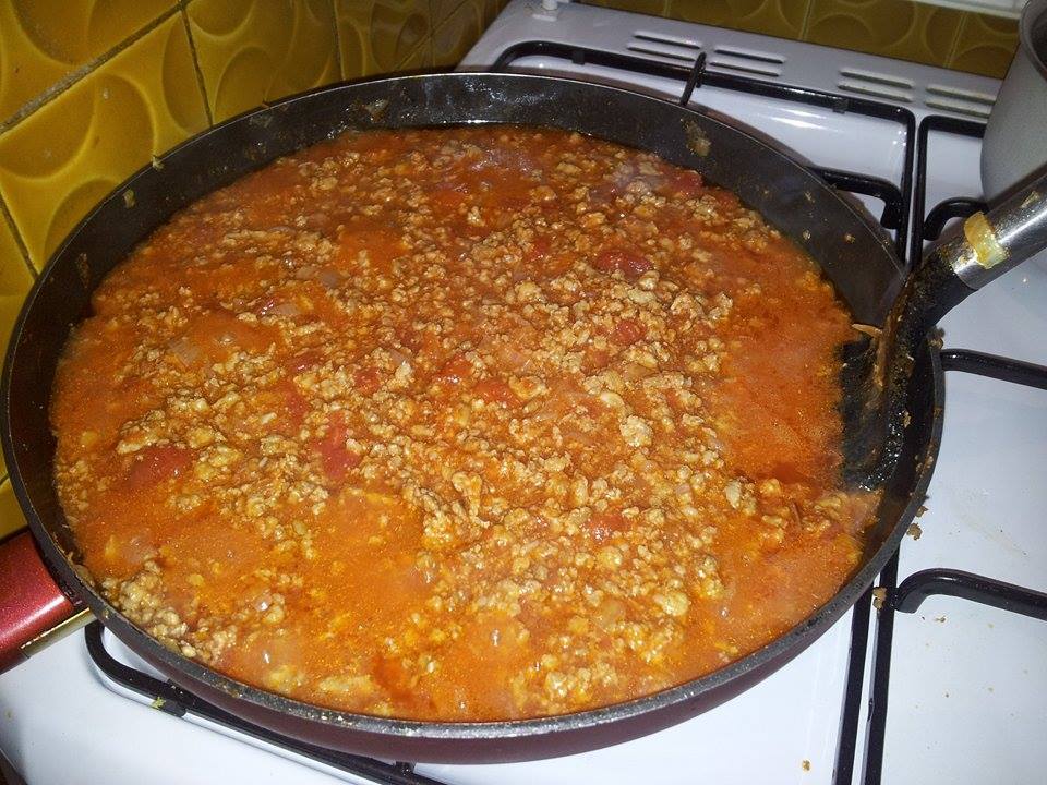 Lasagna cu foi de casa - Reteta savuroasa cu sos ragu