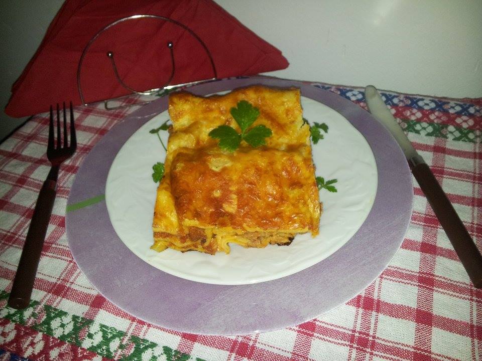 Lasagna cu foi de casa - Reteta savuroasa cu sos ragu