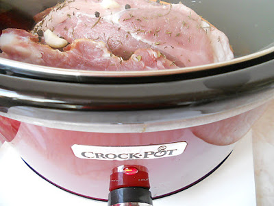 Terina din ciolan de porc si afumatura la slow cooker Crock-Pot