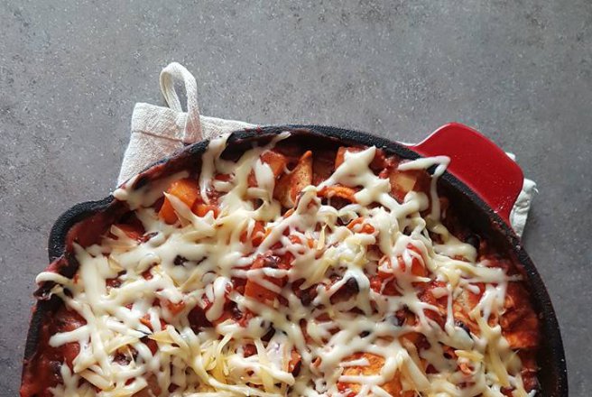 Enchilada vegetariana la tigaie cu dovleac si fasole neagra