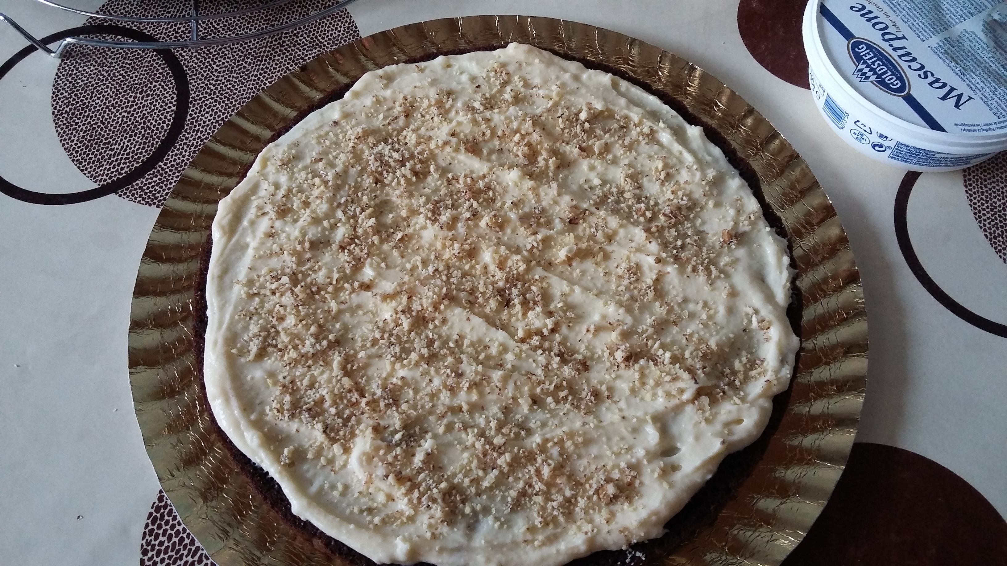 Tort cu crema de vanilie si nuca