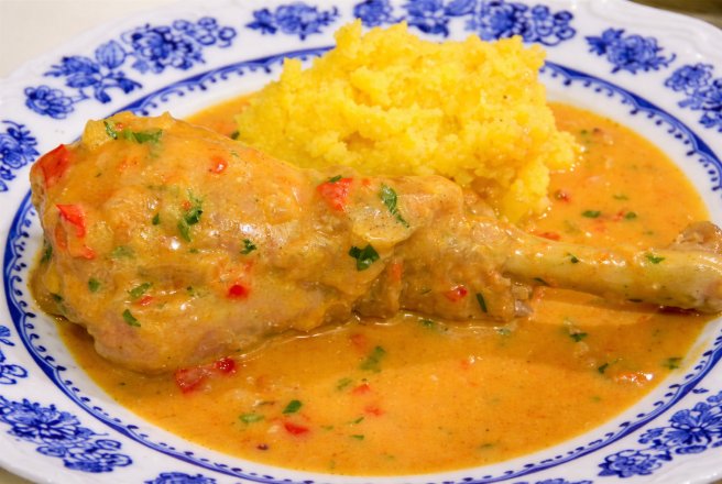 Papricas de pui cu mamaliguta