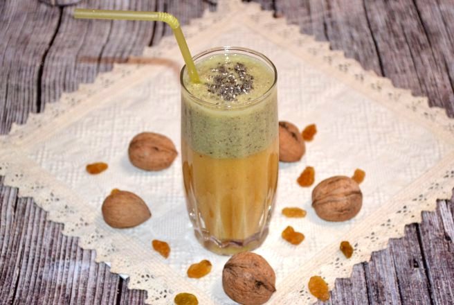 Smoothie cu kaki si kiwi