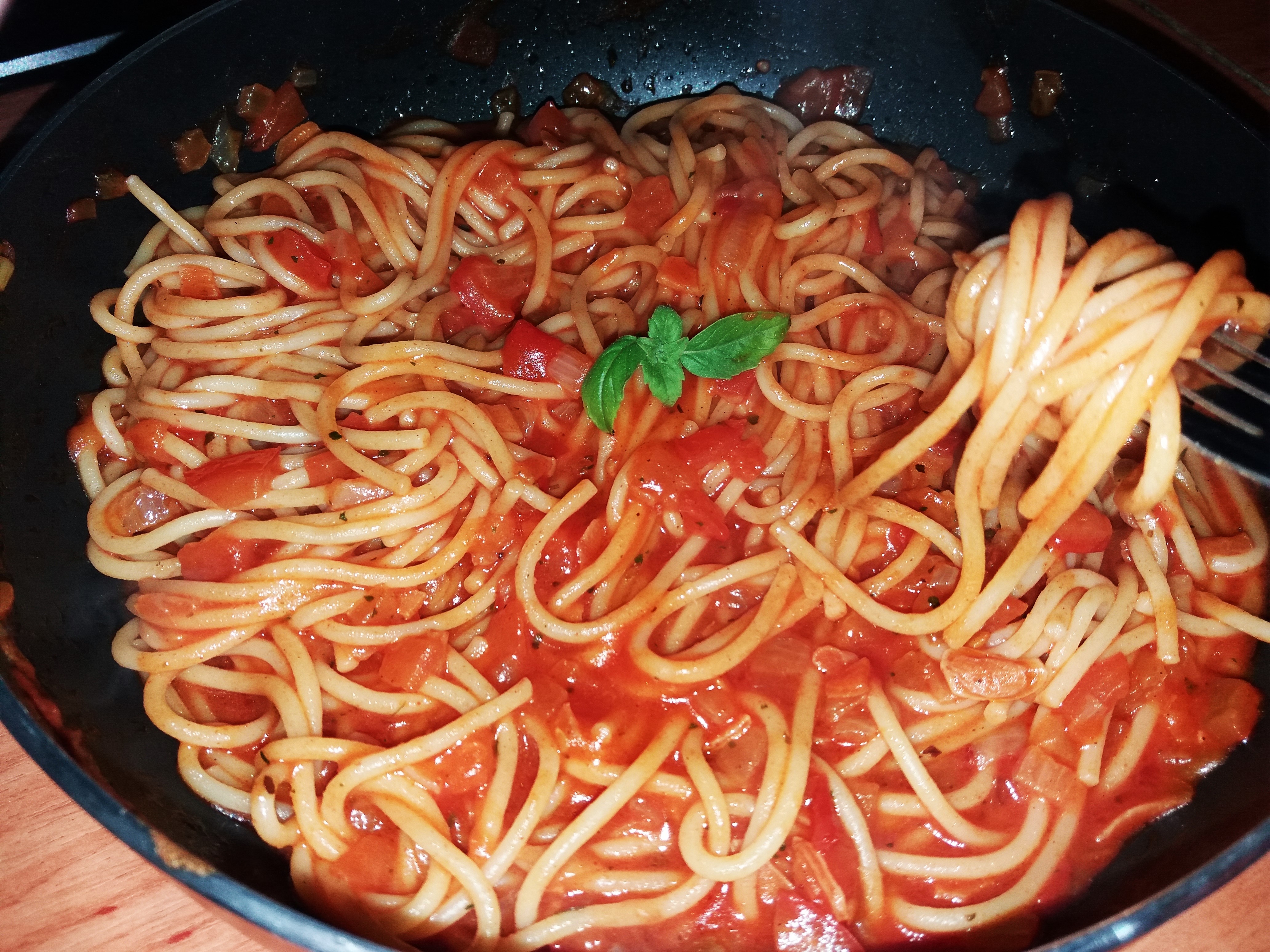 Spaghete arrabiata