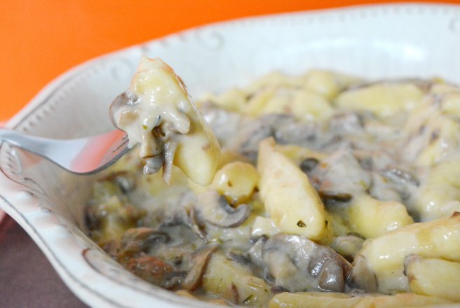 Gnocchi facuti in casa cu sos alb cu praz si ciuperci brune