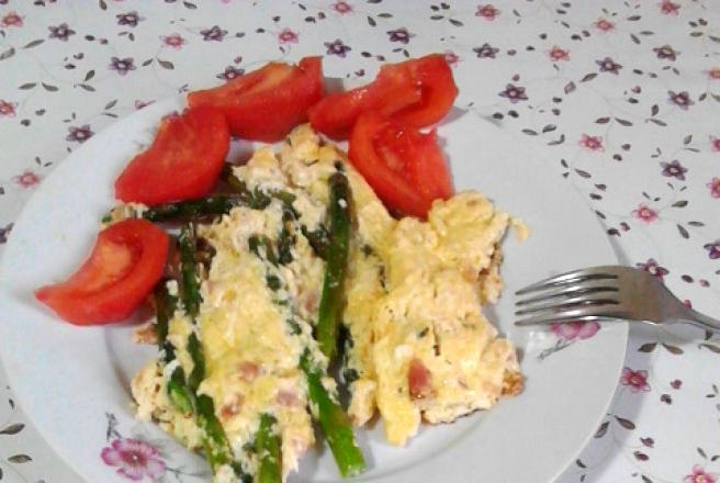 Aperitiv frittata cu sparanghel