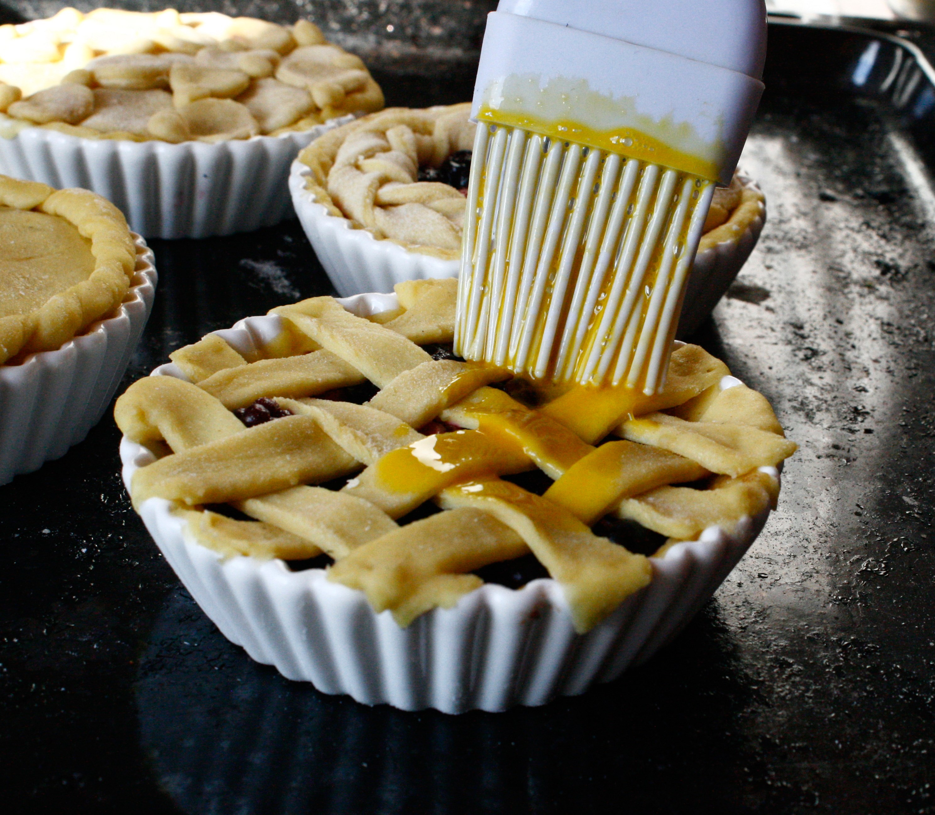 Desert mini tarte cu fructe de padure