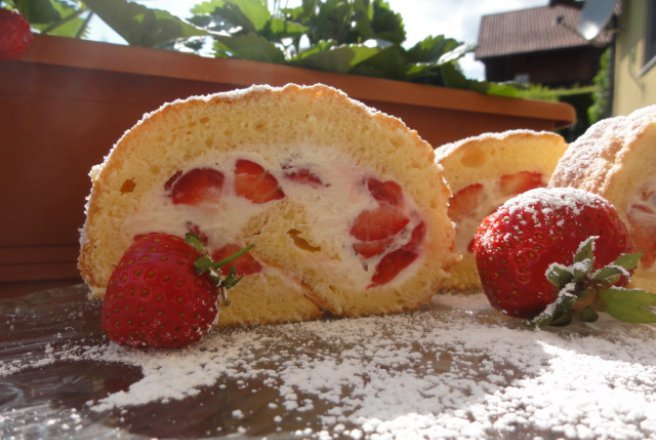 Desert Swiss Roll-Rulada cu capsuni