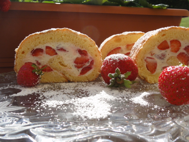 Desert Swiss Roll-Rulada cu capsuni