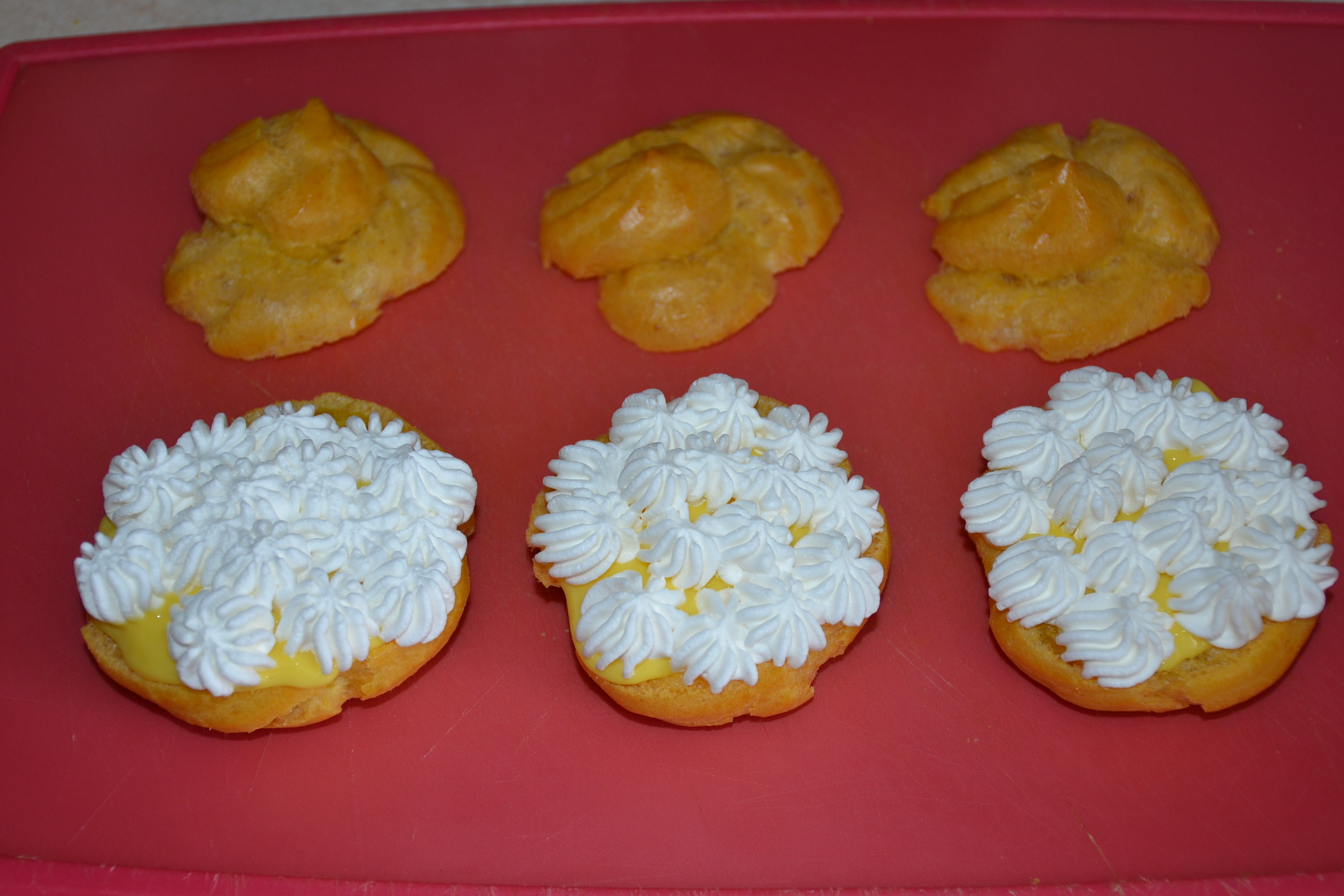 Desert choux a la creme cu capsuni