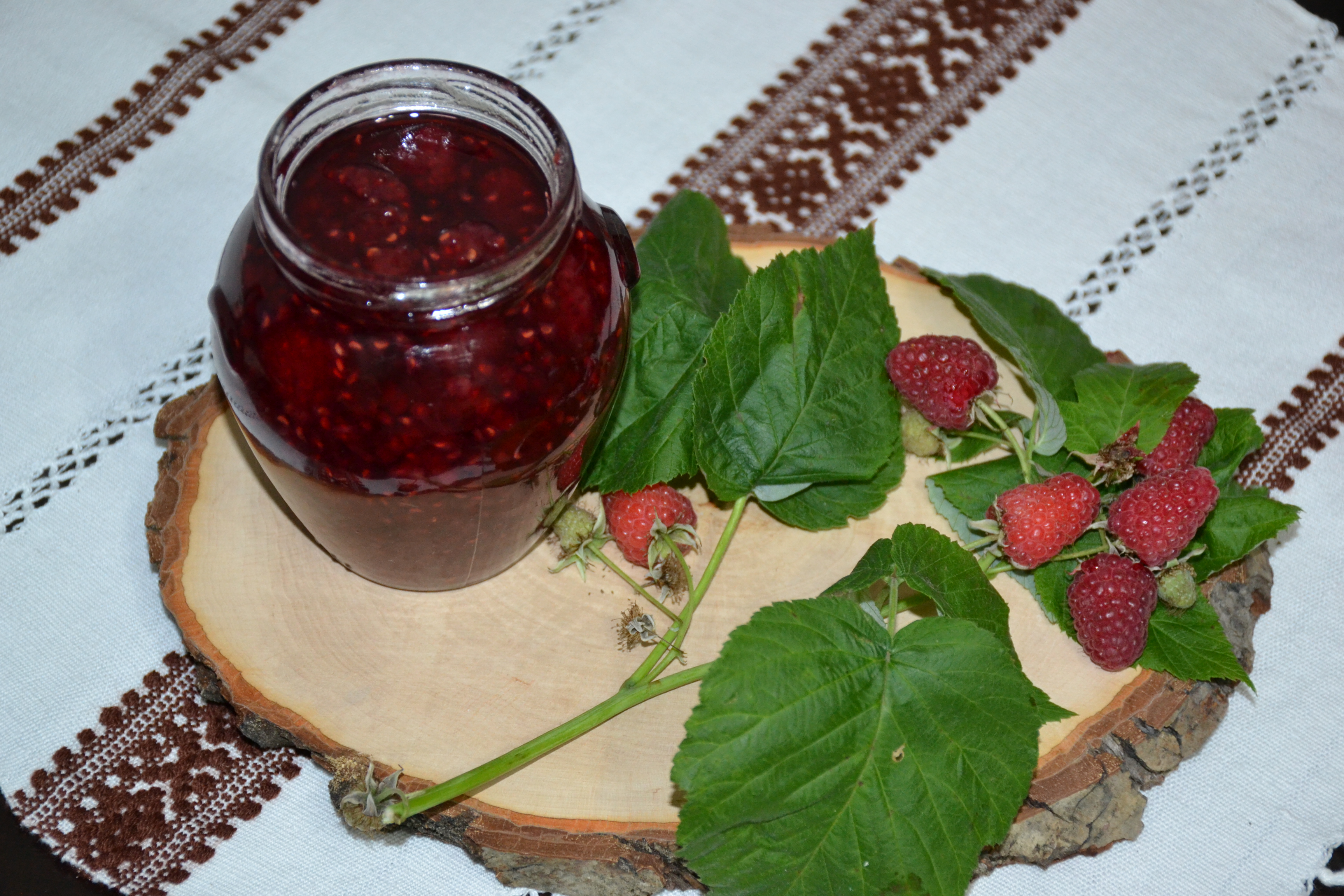 Desert dulceață de zmeură întreagă