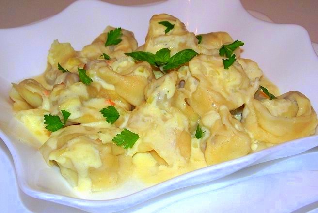 Tortellini ( bicolori ) de casa, cu ciuperci si cascaval