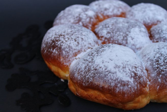 Desert placinte cu dulceata de caise si migdale prajite