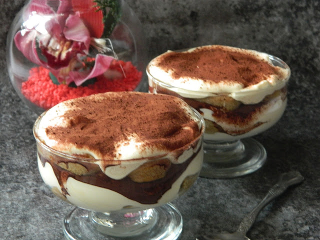 Desert tiramisu la cupa