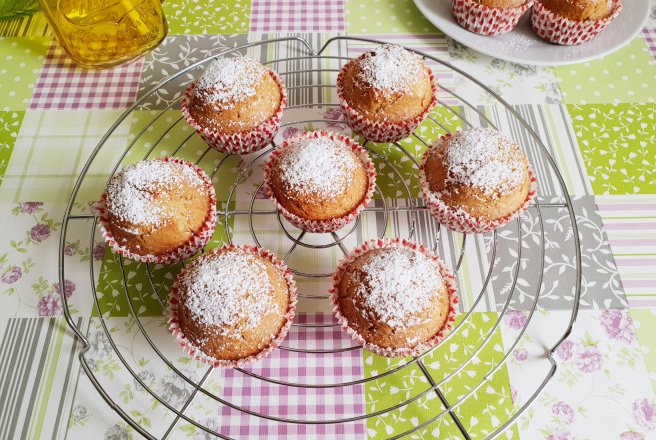 Desert muffins cu cocos si inima de ciocolata