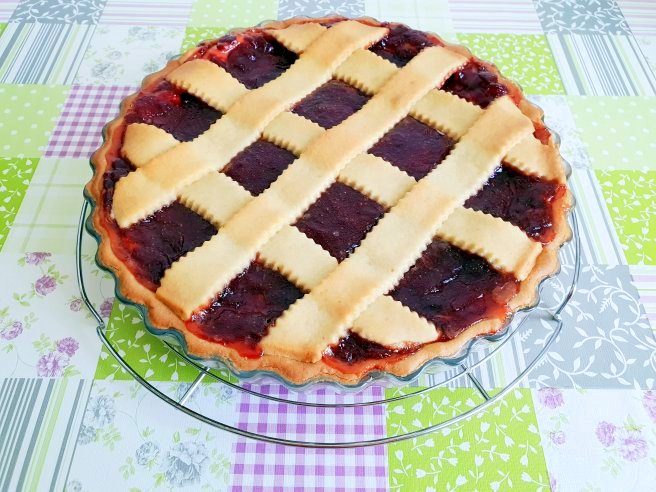 Desert crostata cu ricotta si marmelada de capsuni