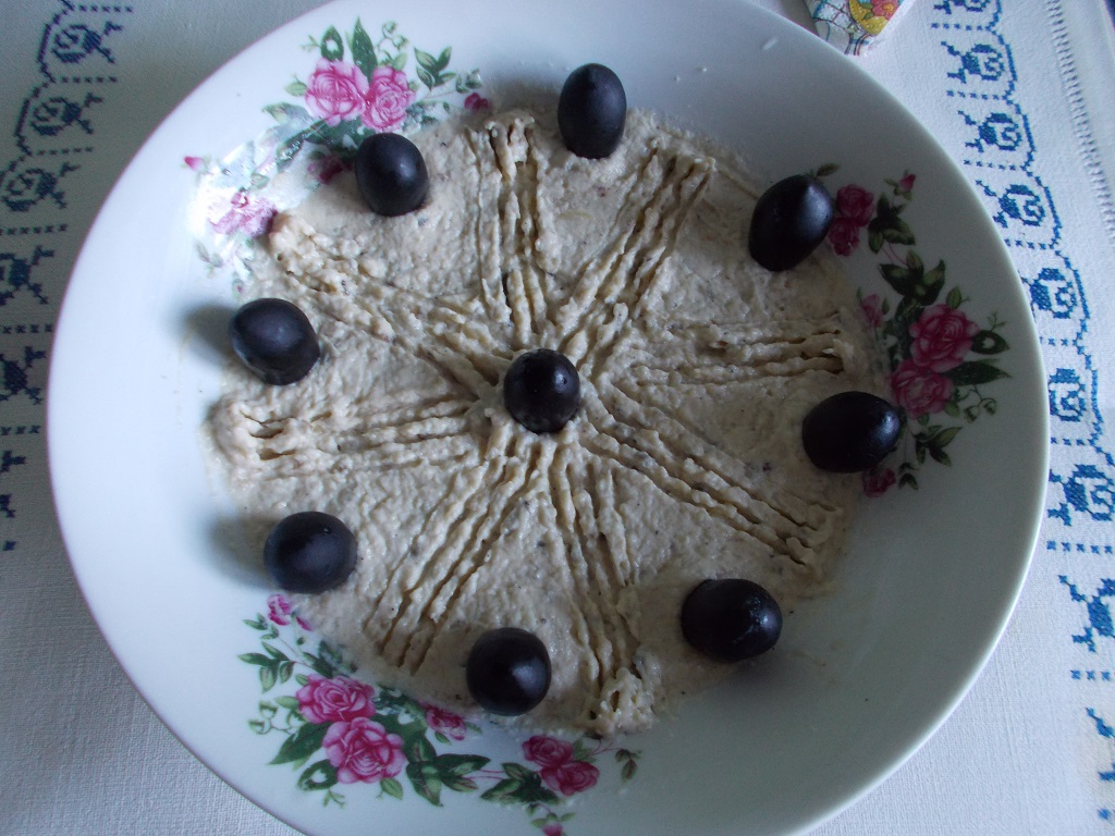 Salata de vinete, cu usturoi si smantana