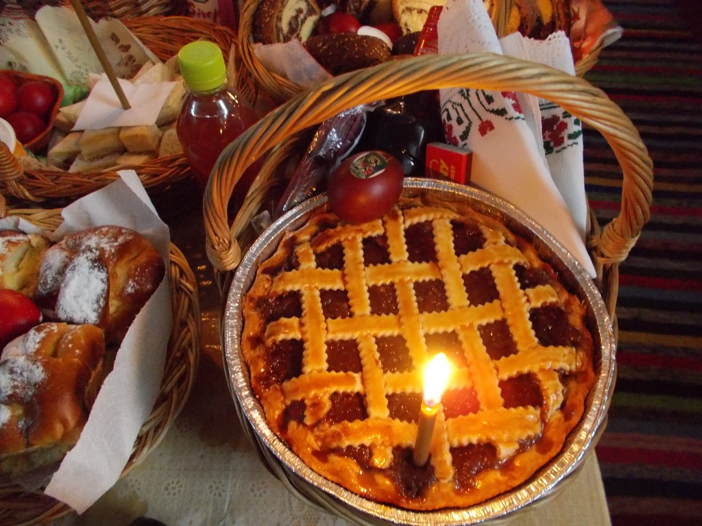 Desert tarta cu branza dulce si gem de caise cu nuca