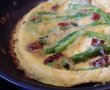 Aperitiv fritata/ Omleta cu asparagus si trufa neagra-7