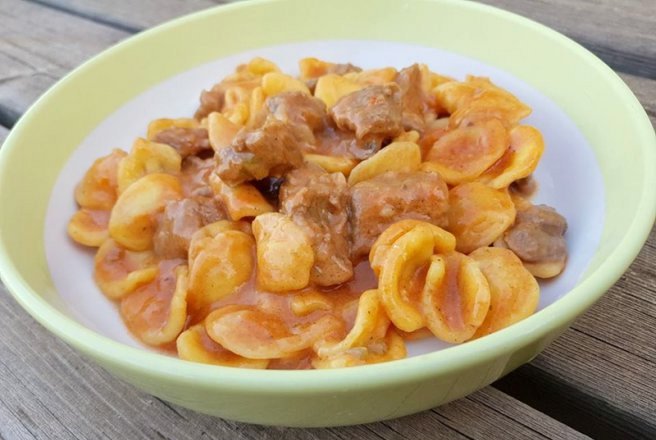 Orecchiette proaspete cu carne si sos de rosii