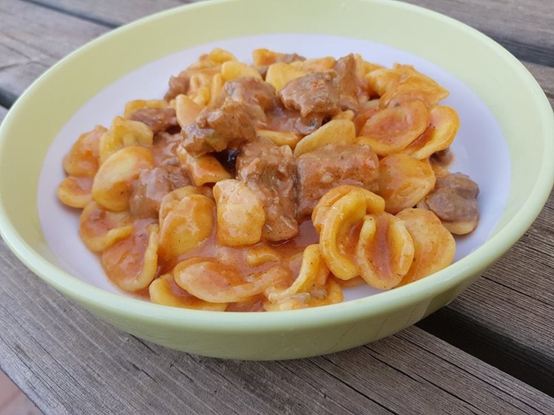 Orecchiette proaspete cu carne si sos de rosii