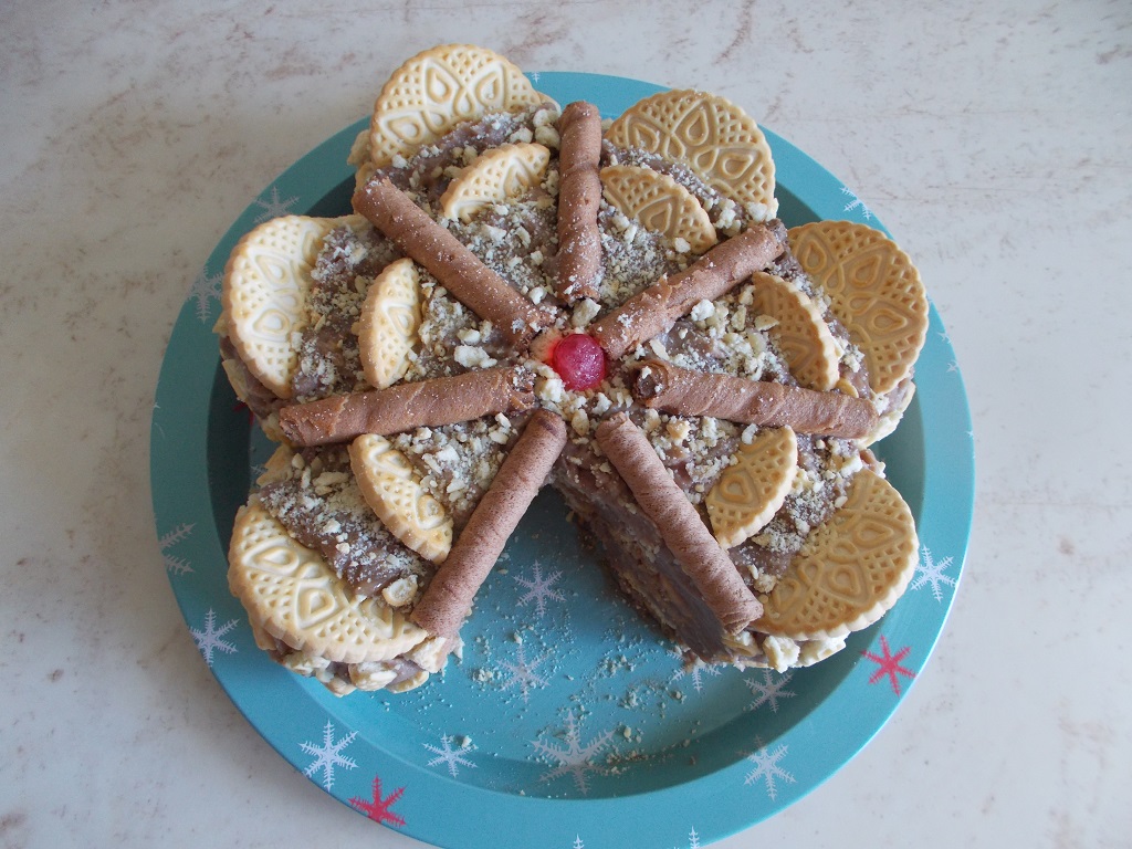 Desert tort de biscuiti, cu crema de ciocolata