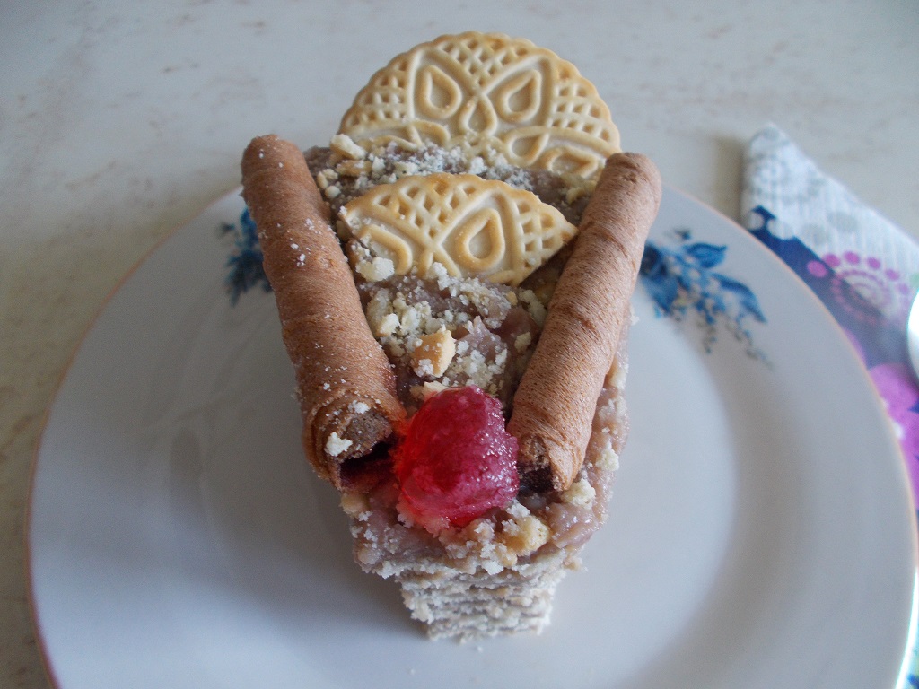 Desert tort de biscuiti, cu crema de ciocolata