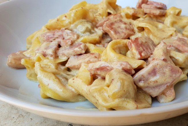 Tortellini cu smantana si prosciutto