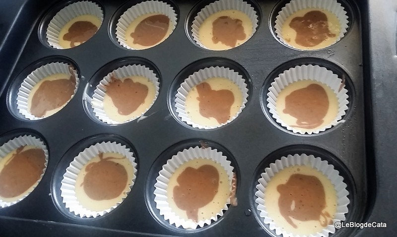 Desert muffins cu ciocolata si vanilie