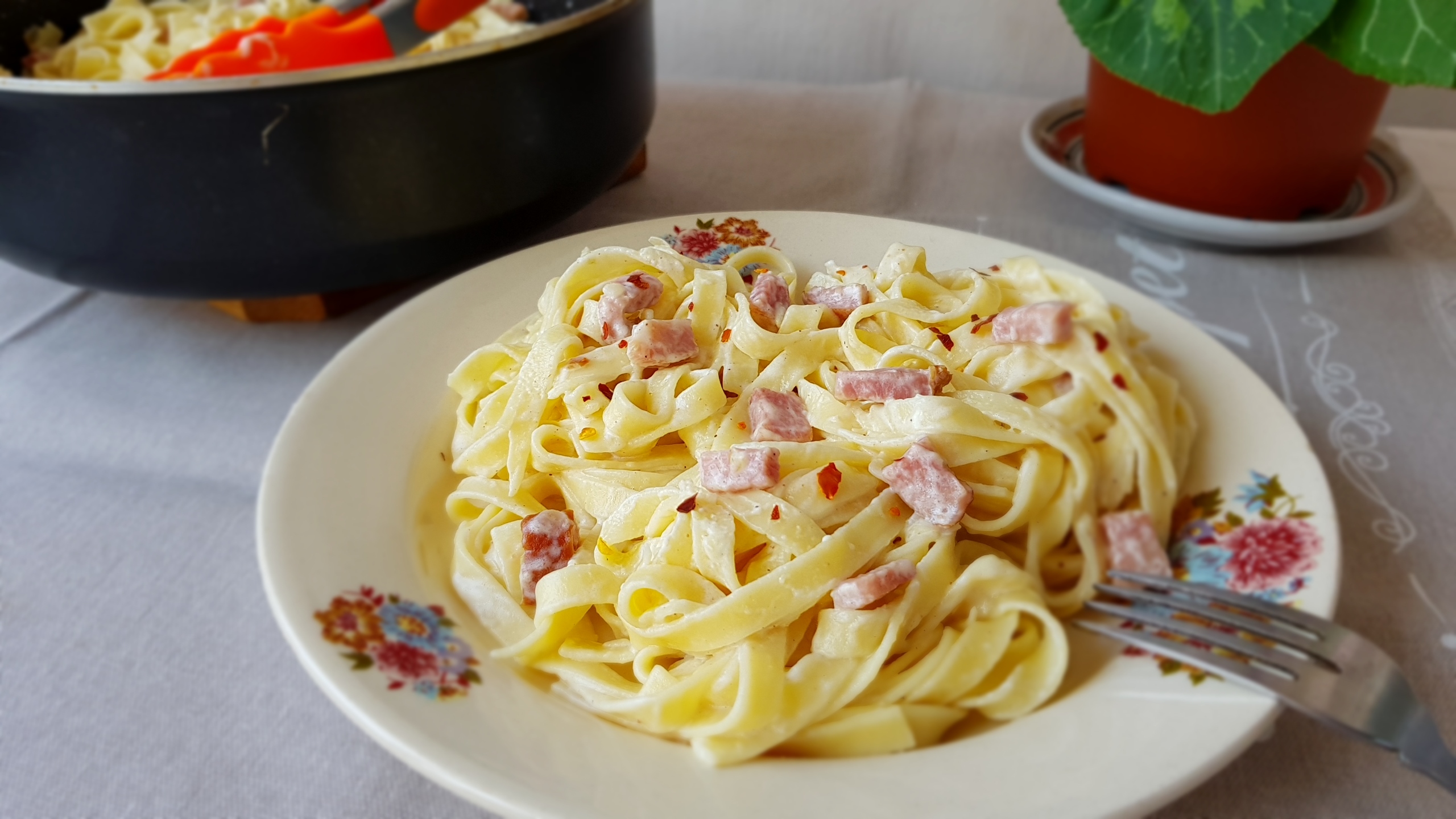 Tagliatelle cu sunculita taraneasca si sos de smantana