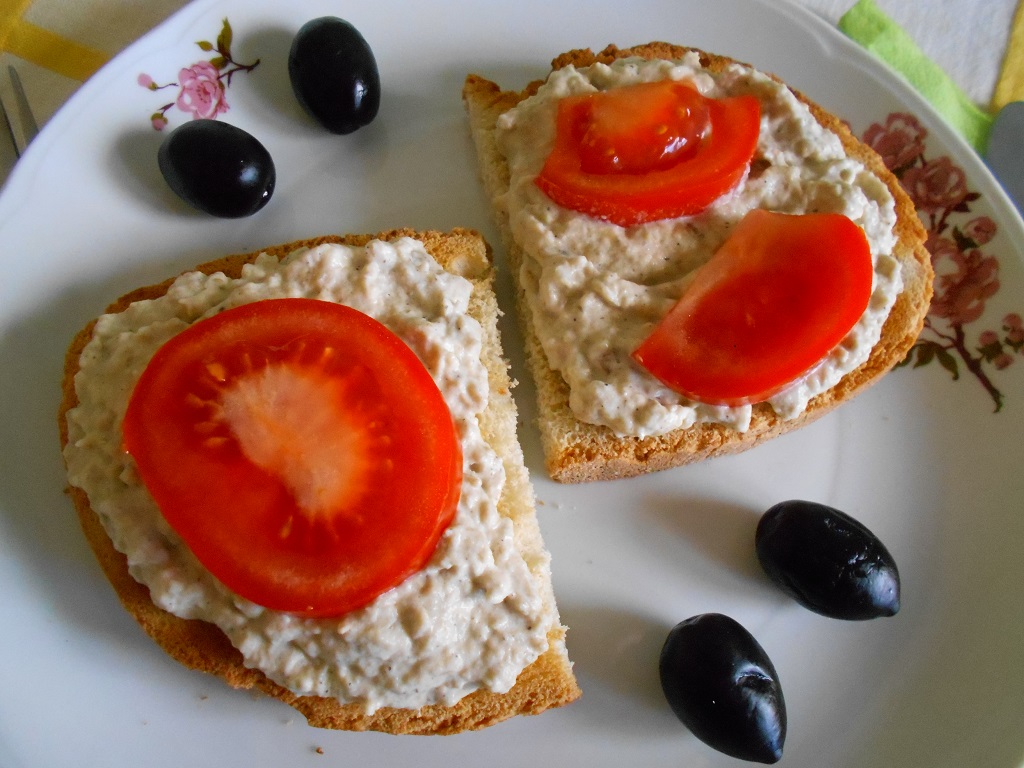 Salata de vinete, cu smantana si plante aromatice