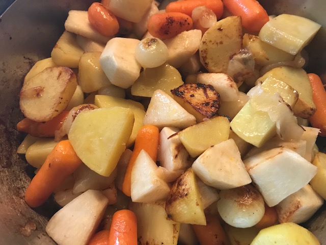 Navarin – tocana frantuzeasca de berbecut la slow cooker Crock-Pot