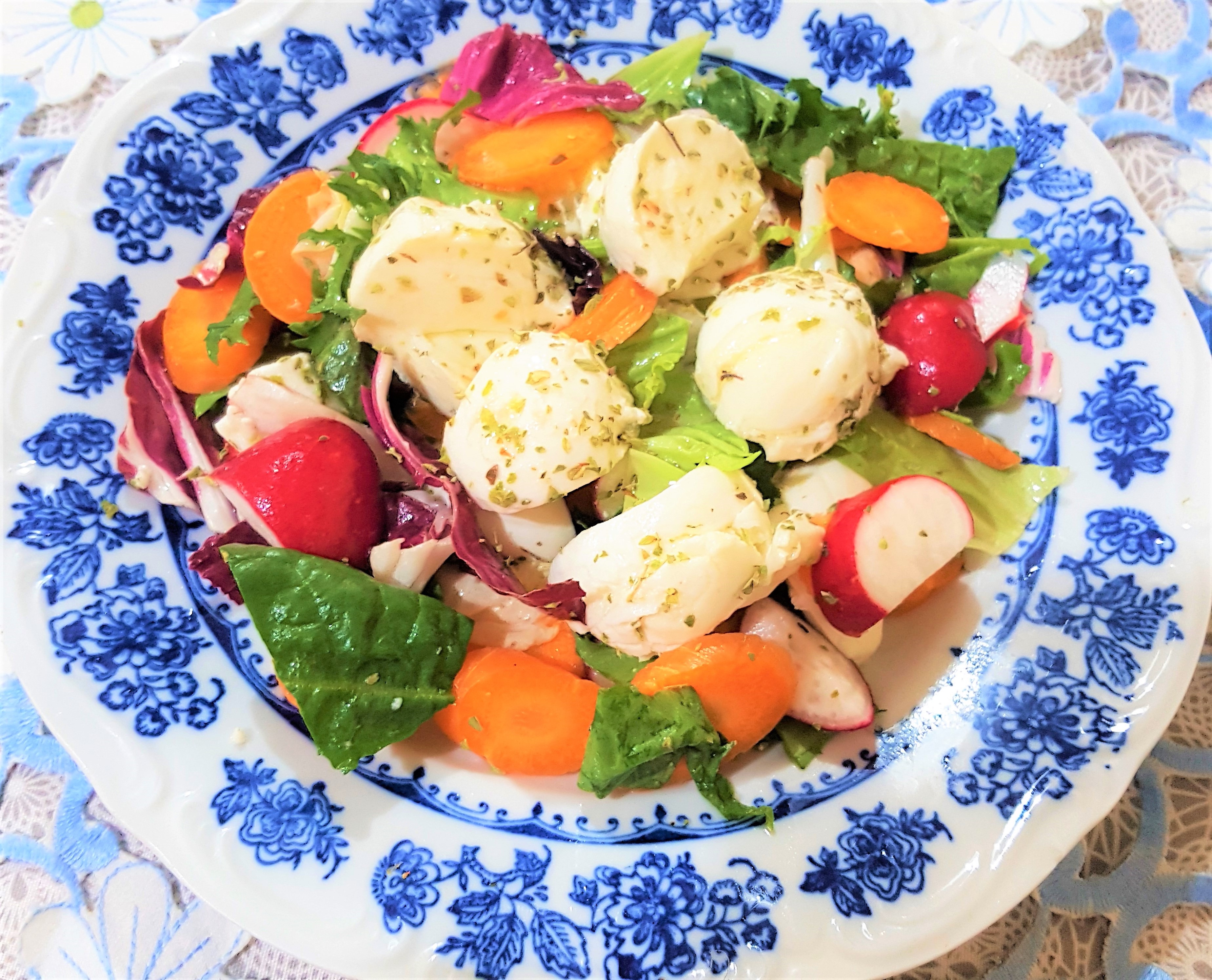 Salata cu mozzarella- bocconcini