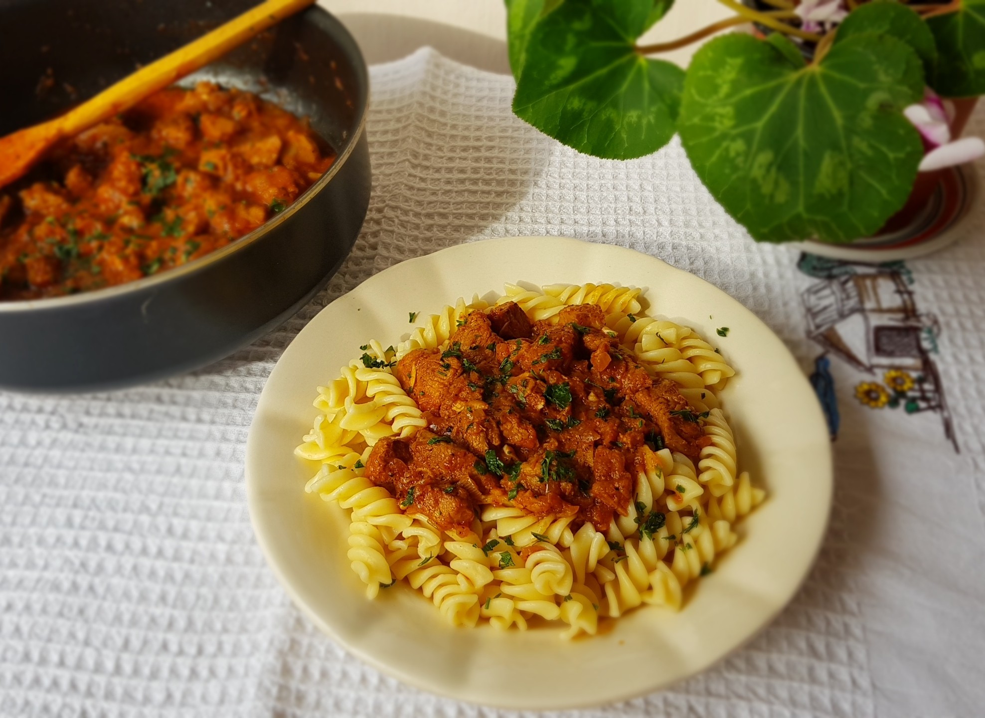 Tocanita piperata cu carne de porc