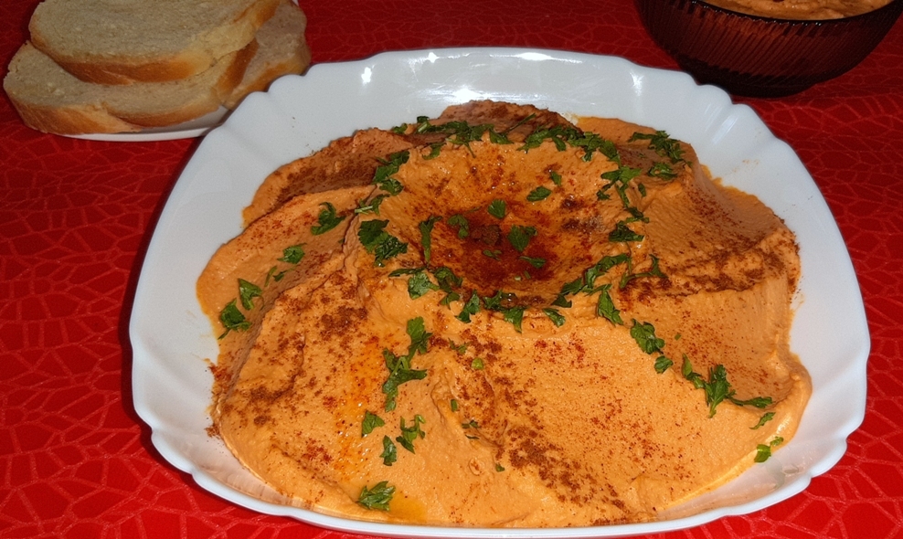 Humus cu ardei copti