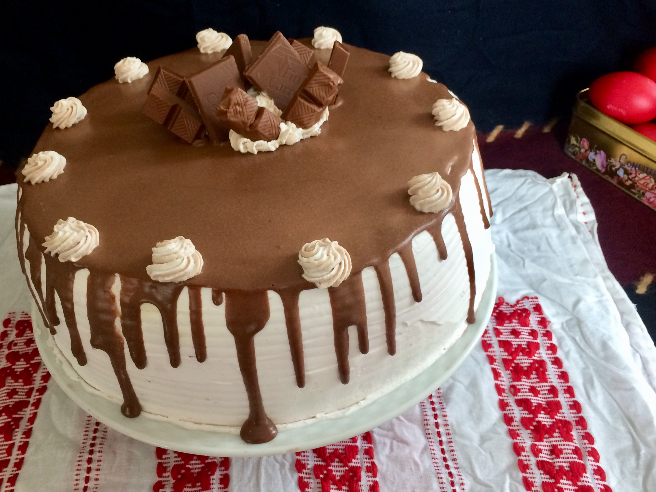 Desert tort cu mousse de capsuni si ganache de ciocolata cu menta