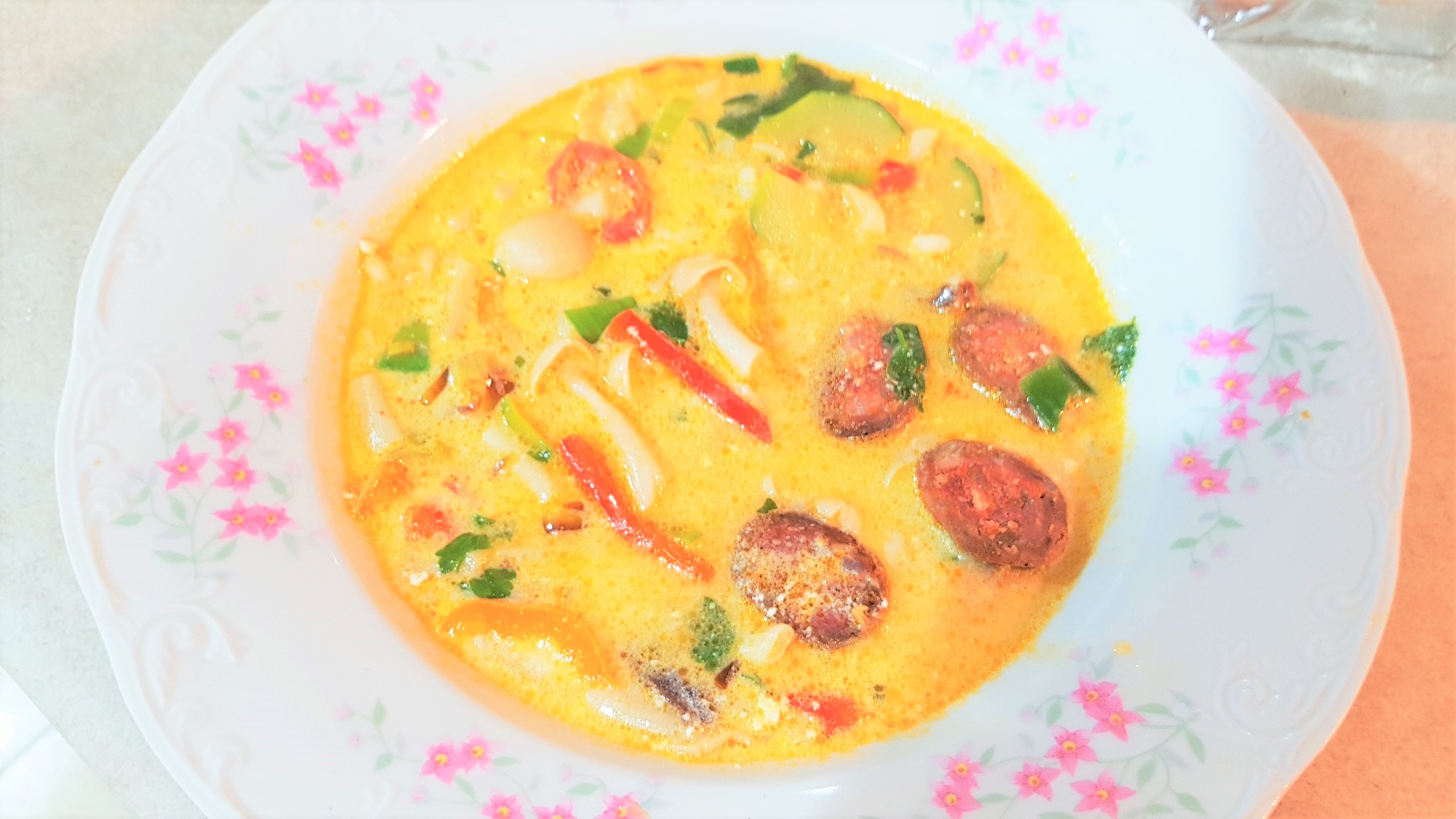 Supa cu chorizo, ciuperci si zucchini