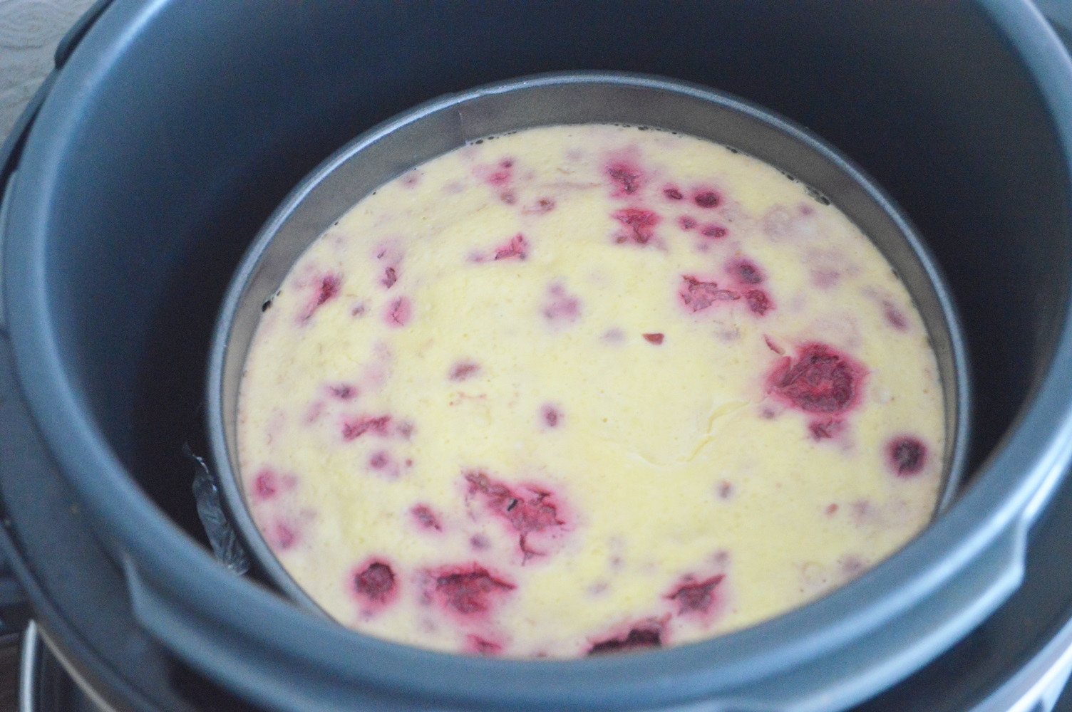 Cheesecake cu zmeura la Multicooker-ul Crock Pot express cu gatire sub presiune