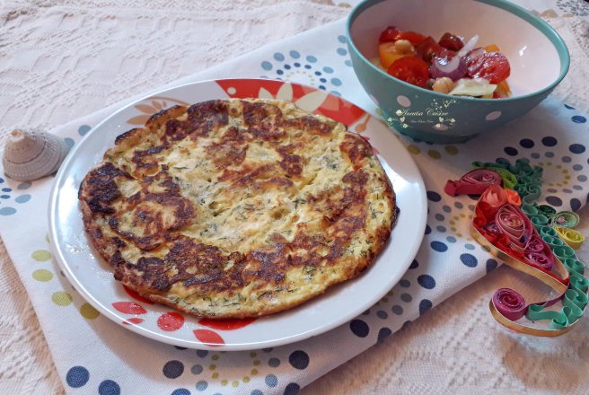 Omleta cu branza si marar alaturi de salata cu naut