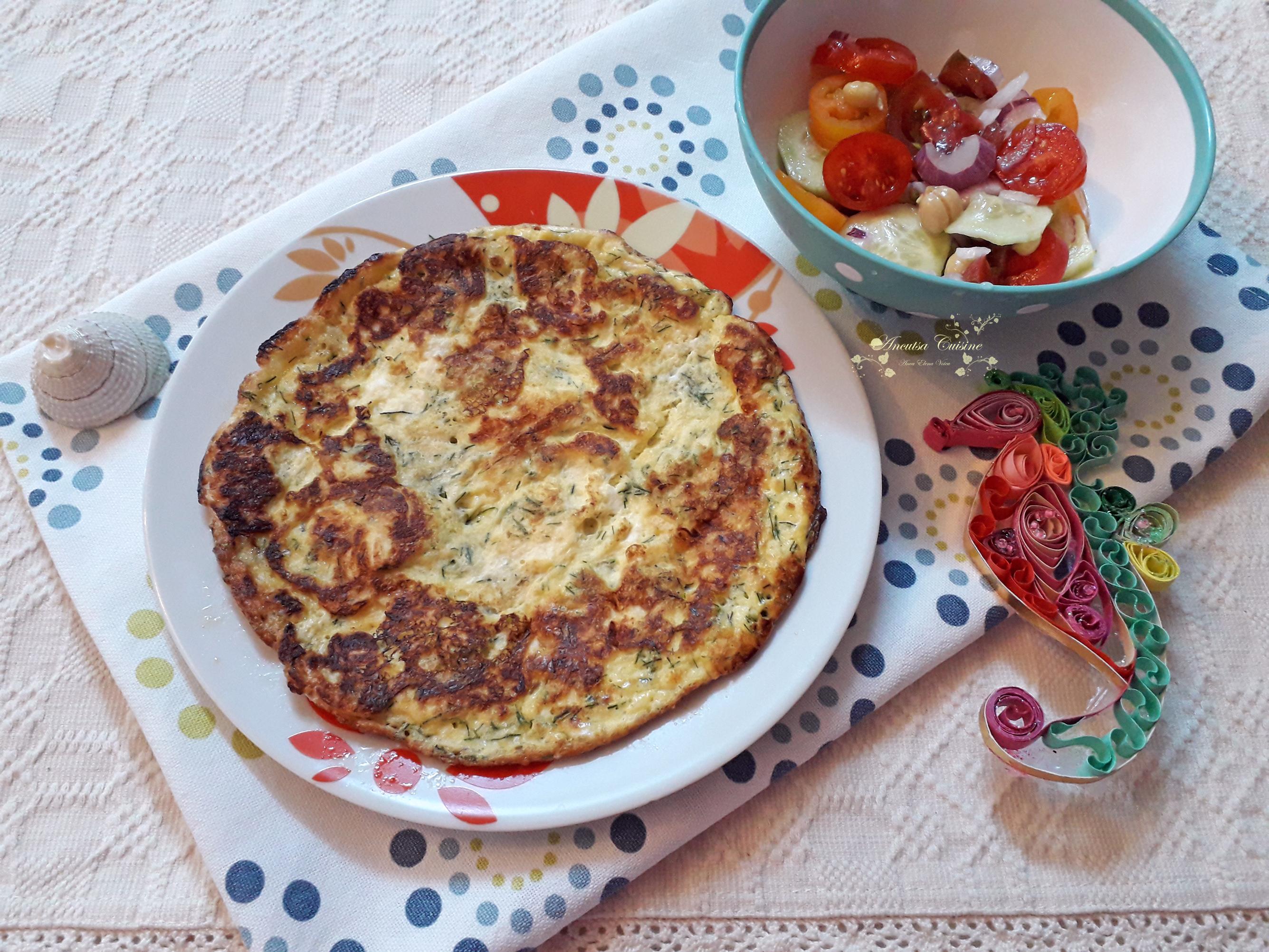 Omleta cu branza si marar alaturi de salata cu naut