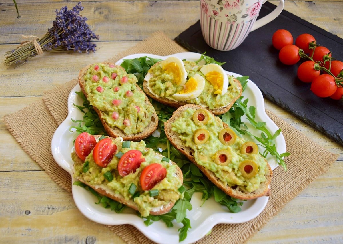 Avocado toast - 4 combinatii de mic dejun sanatos