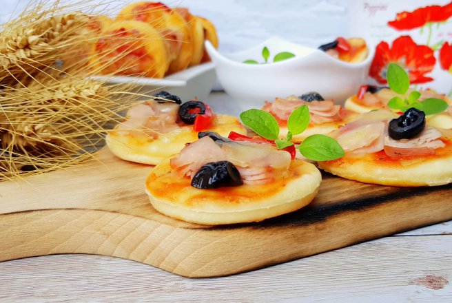 Mini-pizza cu iaurt in aluat