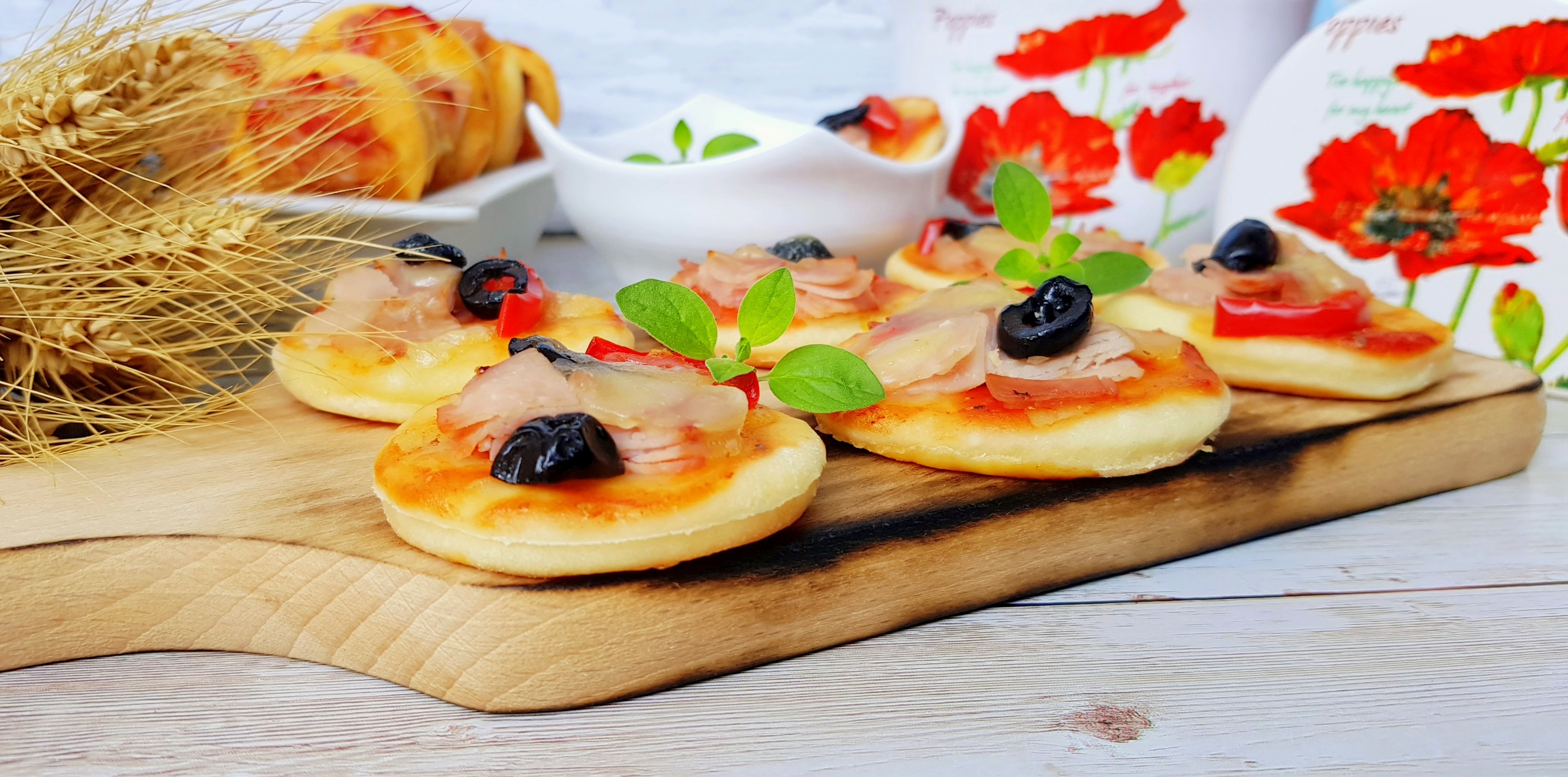 Mini-pizza cu iaurt in aluat