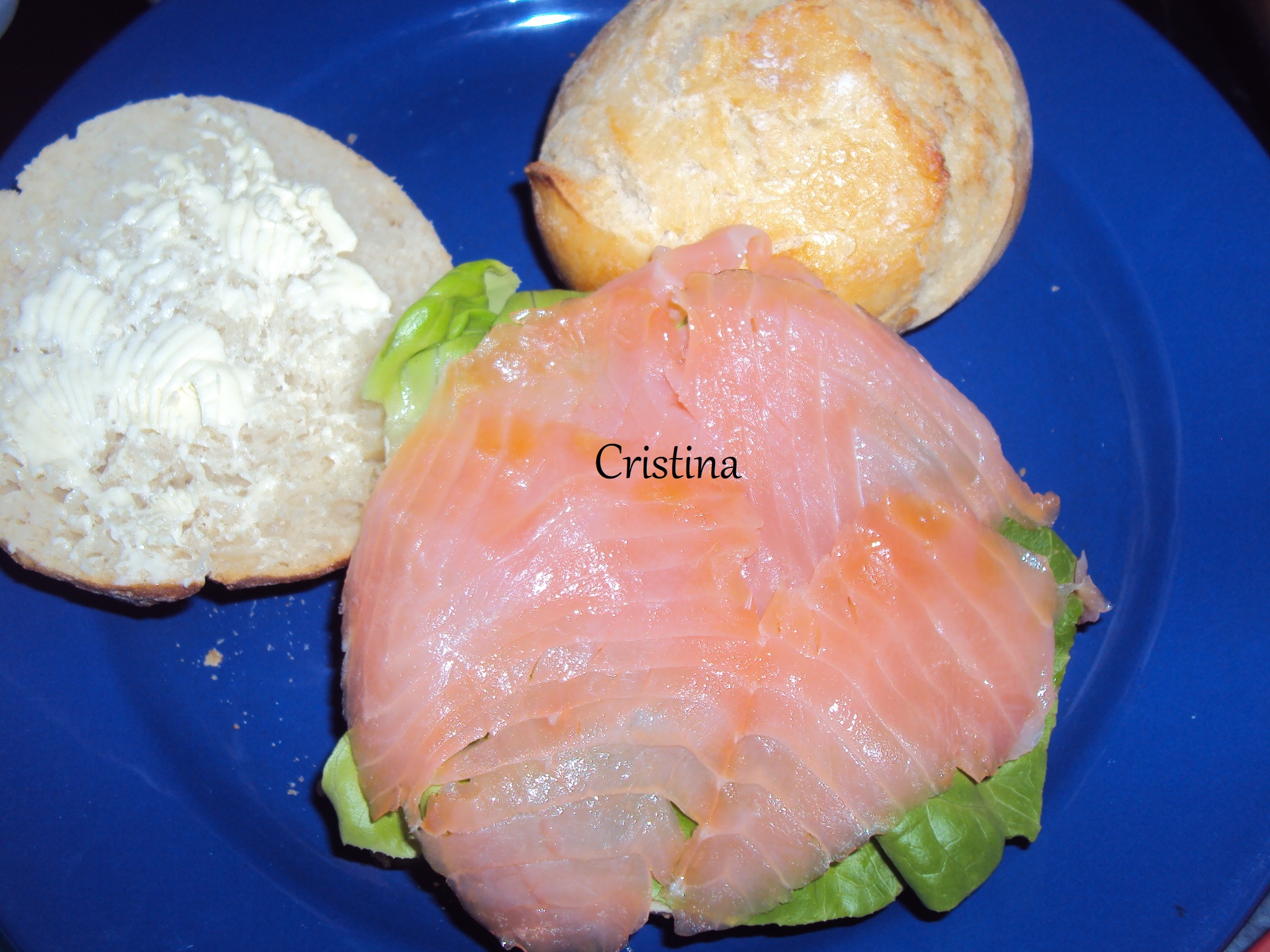 Sandwich cu somon afumat si crema de branza